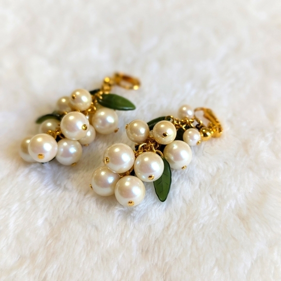 Vintage Faux Pearl Cluster Drop Clip Earrings - Picture 4 of 7